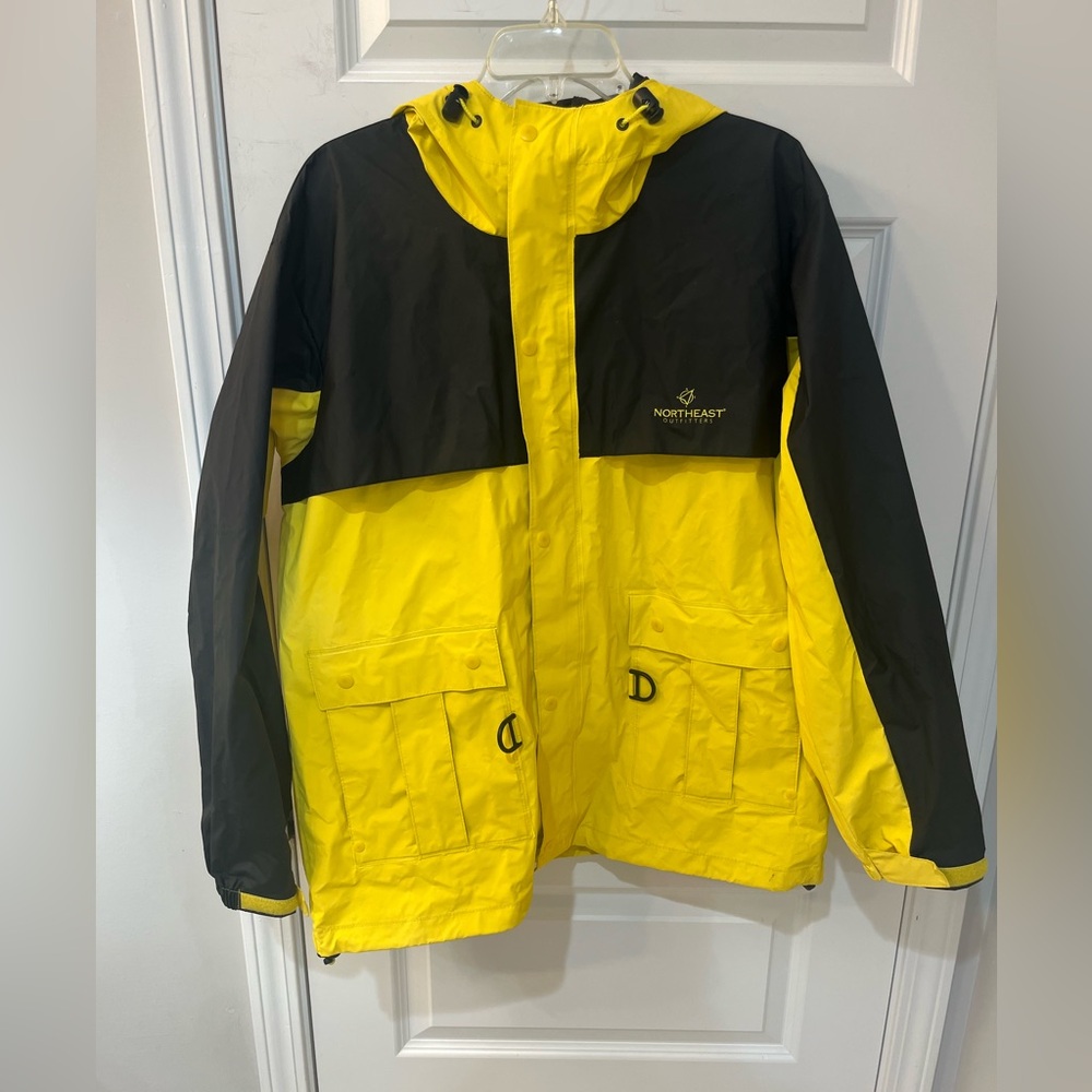 Northeast Outfitters Rugged Outdoors Men’s Size Medium Yellow Hooded Rain Jacket